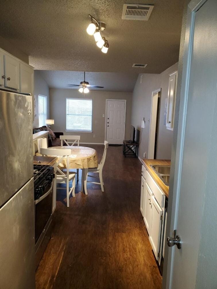 Alderbrok Place 2 BR 1BA FencedYard Pet Stays Free Apartment in Austin