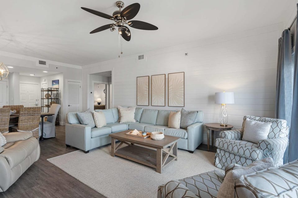 Spacious beachfront condo with gulf views House in Miramar Beach