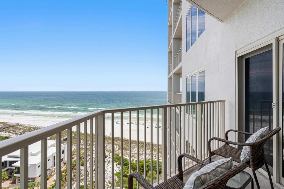 Spacious beachfront condo with gulf views House in Miramar Beach