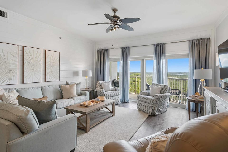 Spacious beachfront condo with gulf views House in Miramar Beach