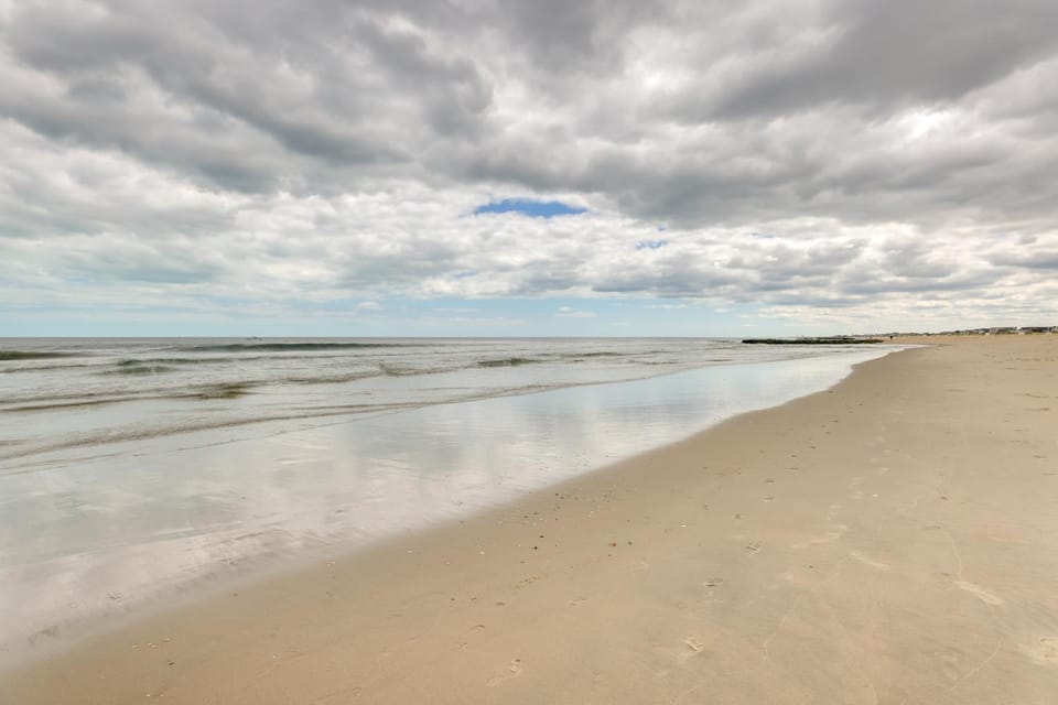 Steps to Beach, Boardwalk & Eats! Ocean Grove Unit Apartment in Ocean Grove