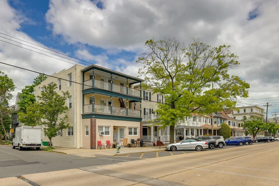 Steps to Beach, Boardwalk & Eats! Ocean Grove Unit Apartment in Ocean Grove