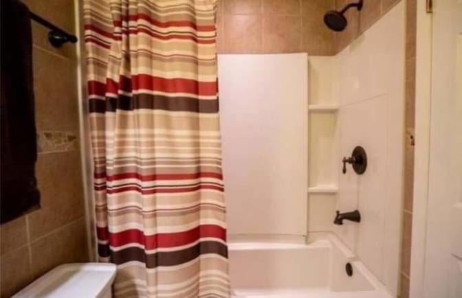 Bright private room Bed and Breakfast in Chesapeake
