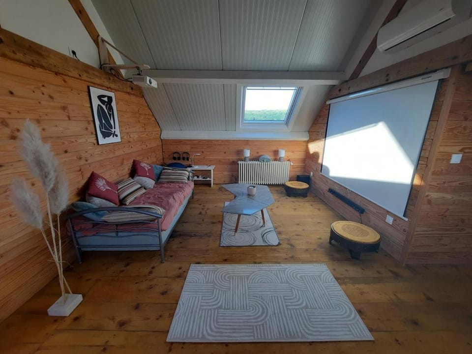 Communal lounge/ TV room