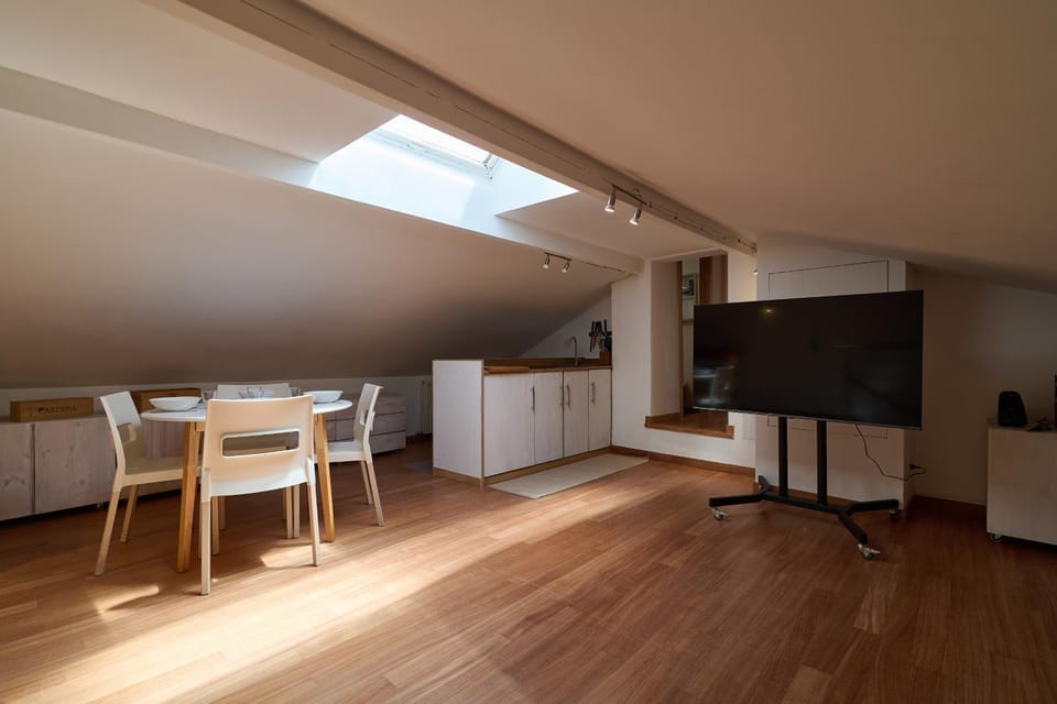 TV and multimedia, Kitchen or kitchenette, Dining area