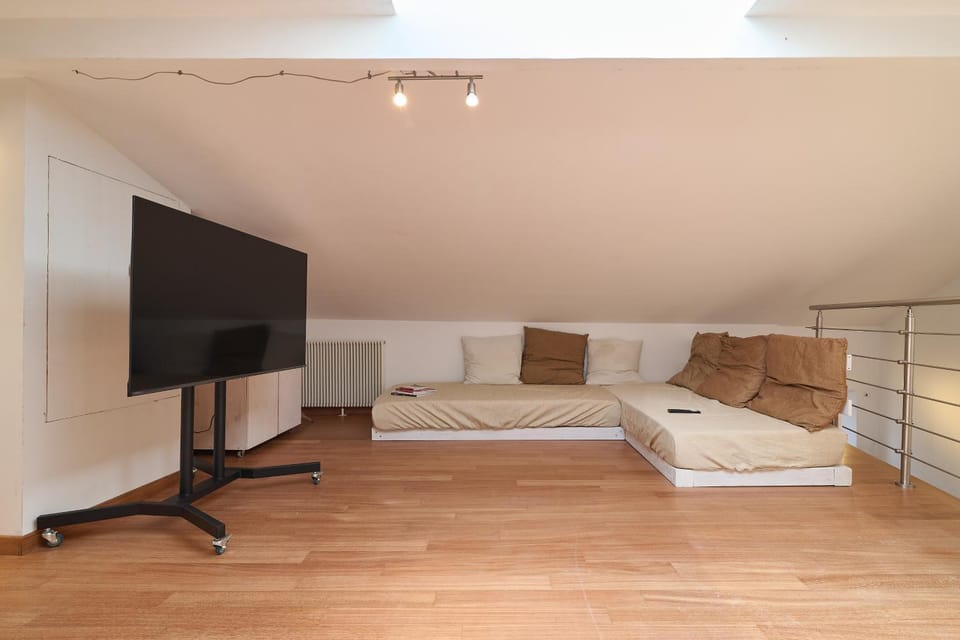 Communal lounge/ TV room, TV and multimedia, Living room, Evening entertainment