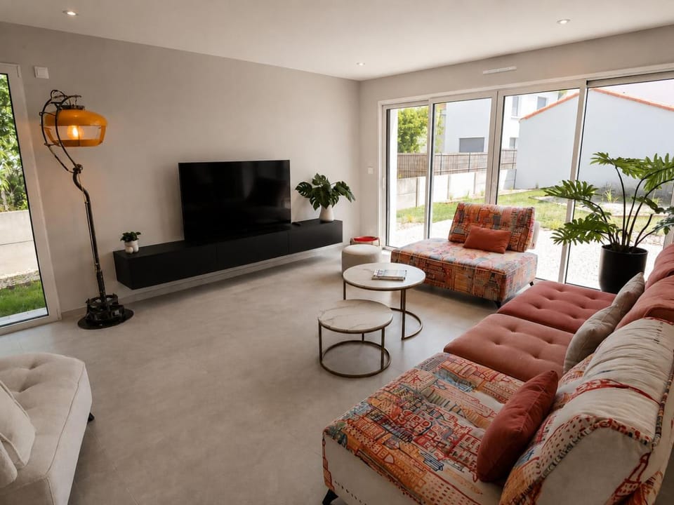 Communal lounge/ TV room, Living room