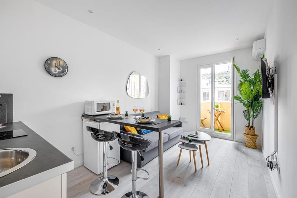 Relaxation & Comfort Design Studio with Ambient LED Apartment in Nice