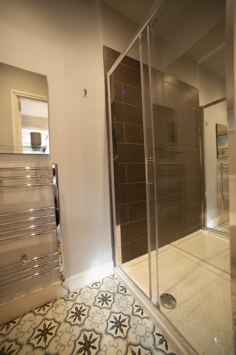 Modern Studio - Central Location Apartment in Southport