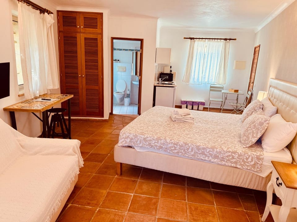 Lagos beachfront studio apartment with pool Apartment in Lagos