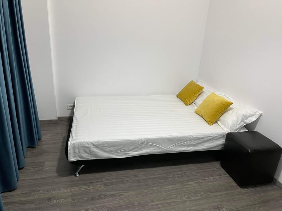 Bed, Living room