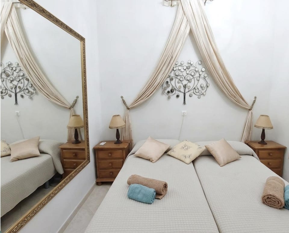 Decorative detail, Bedroom, towels