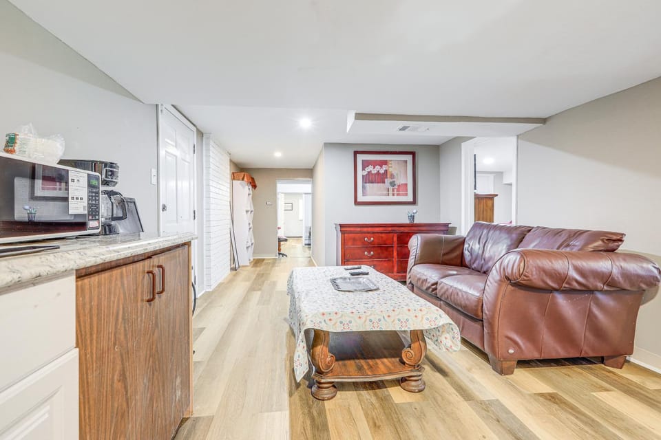 Near Southern Regional MC! Commuter-Friendly Base House in Riverdale