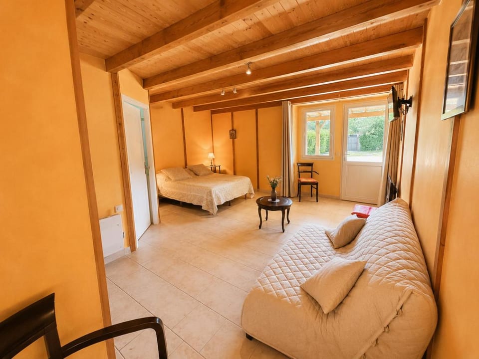 Bed, Photo of the whole room, Seating area, Bedroom, wardrobe