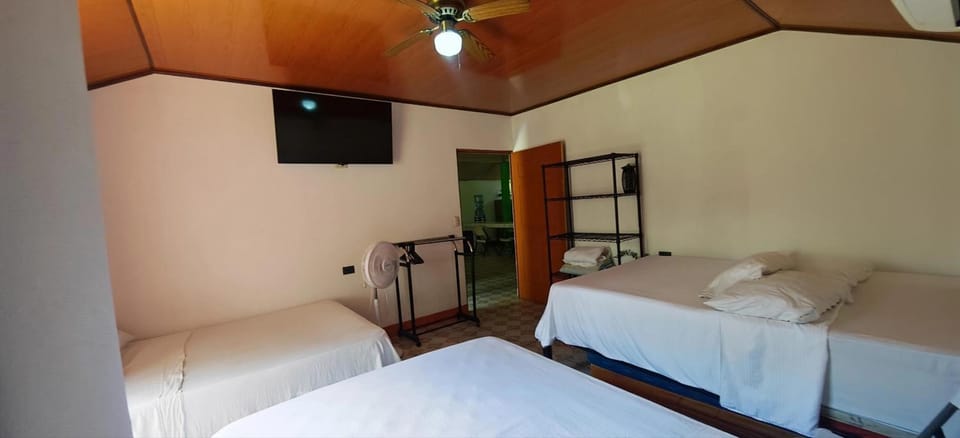 TV and multimedia, Photo of the whole room, Bedroom, air conditioner