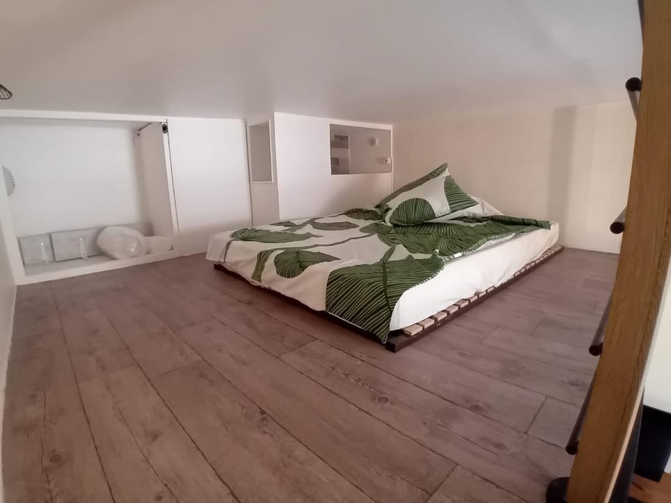 Bed, Photo of the whole room