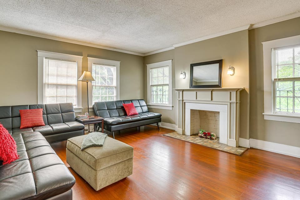 2-Unit Combo w/ Game Room, 2 Mi to Uptown! House in Birmingham