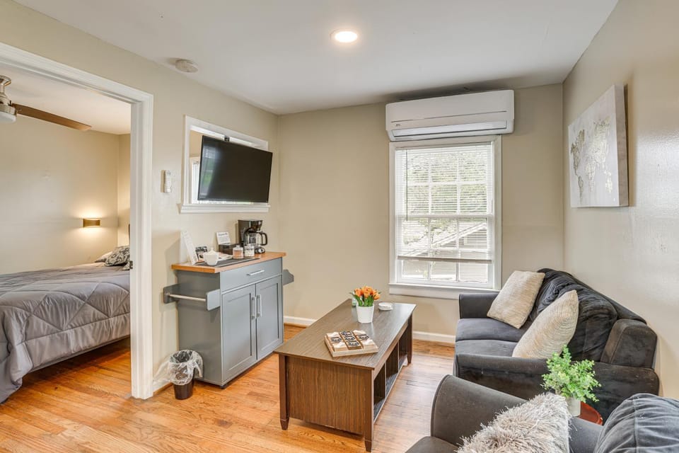 2-Unit Combo w/ Game Room, 2 Mi to Uptown! House in Birmingham