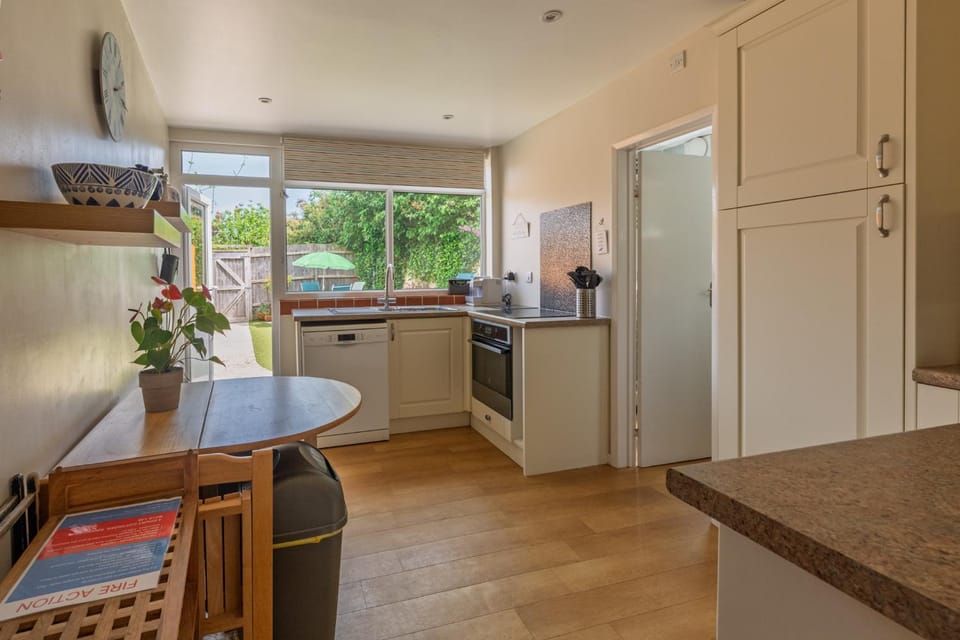 Kitchen or kitchenette, kitchen, kitchen