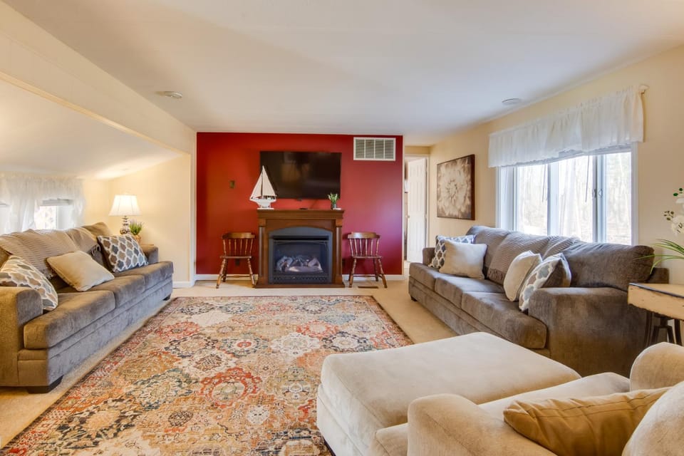 Steps to Chautauqua Lake! Mayville Haven w/ Patio House in Lake Erie