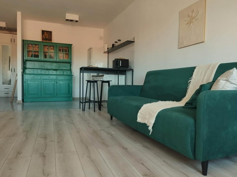 Kitchen or kitchenette, Living room, Seating area