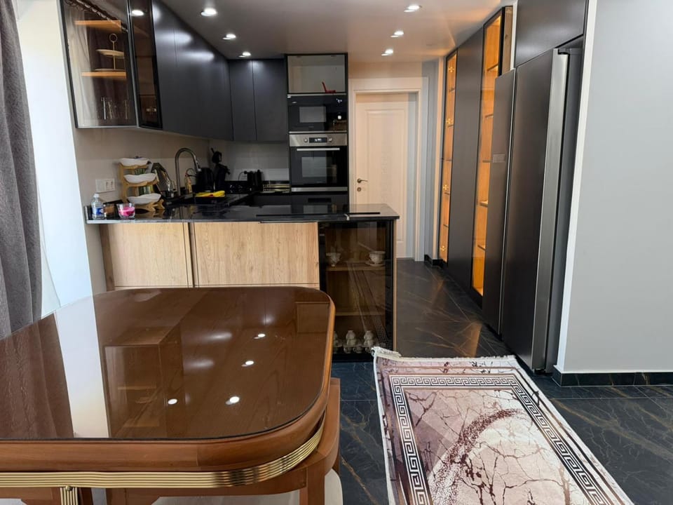 Kitchen or kitchenette, Dining area, stove