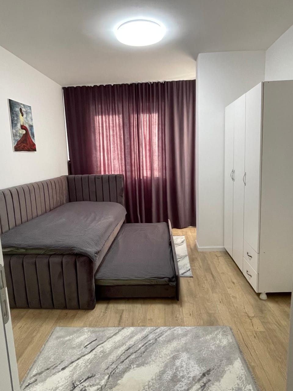 Photo of the whole room, Bedroom, wardrobe