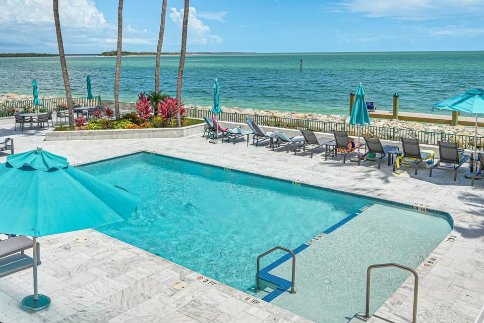 Beachfront Condo w/ Wide Balcony in Marco Island! House in Marco Island