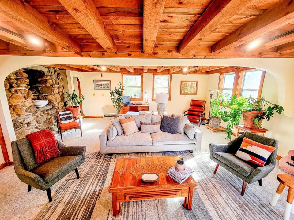 HYGGE HAUS - Mountain Views Minutes from Sugarbush House in Warren