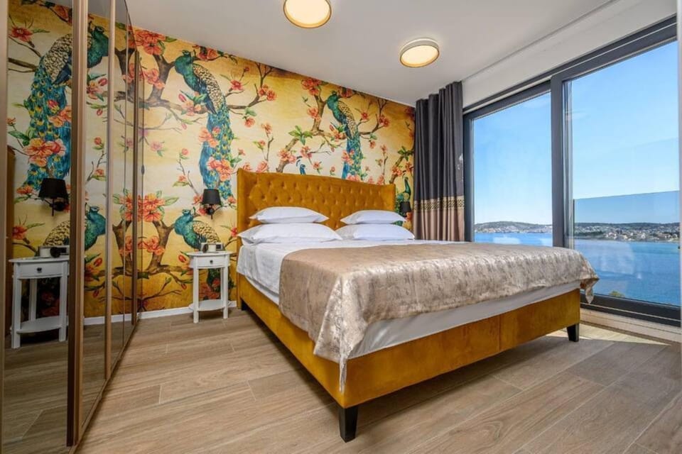 Bed, Photo of the whole room, Bedroom, City view