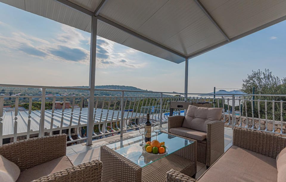 Balcony/Terrace, Landmark view
