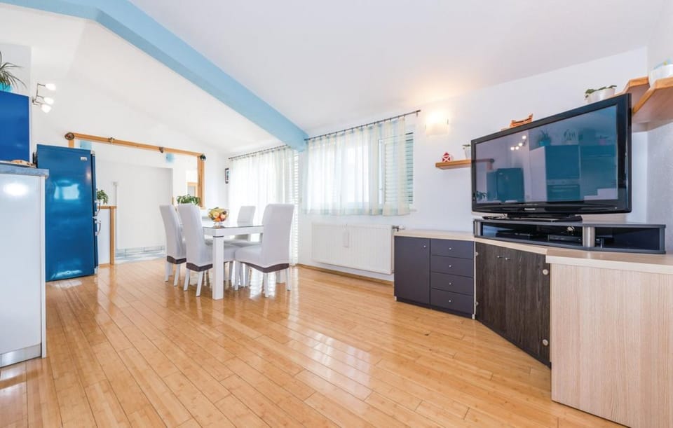 TV and multimedia, Dining area