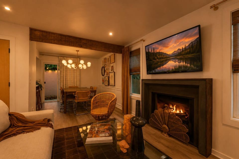 Living room, Seating area, Dining area, Dinner, fireplace