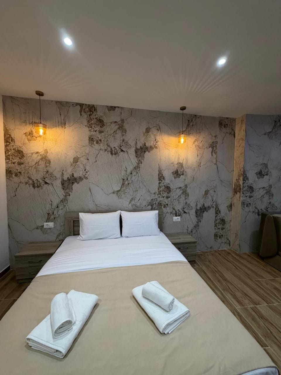 Bed, Bedroom, towels