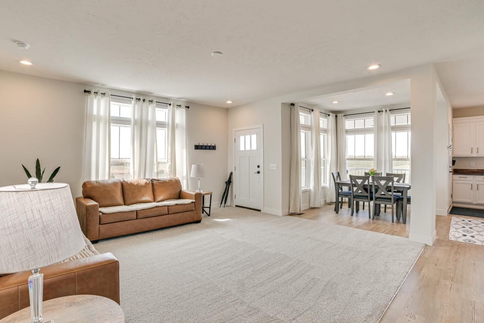Country Stay Near Dtwn! Modern Petoskey Retreat House in Bear Creek