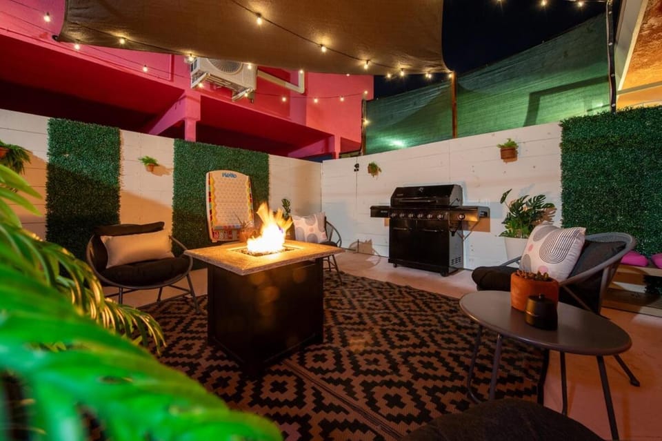 Sleeps 6 - Hot Tub - Fire Pit - LAX-SoFi-Beach Apartment in Hawthorne