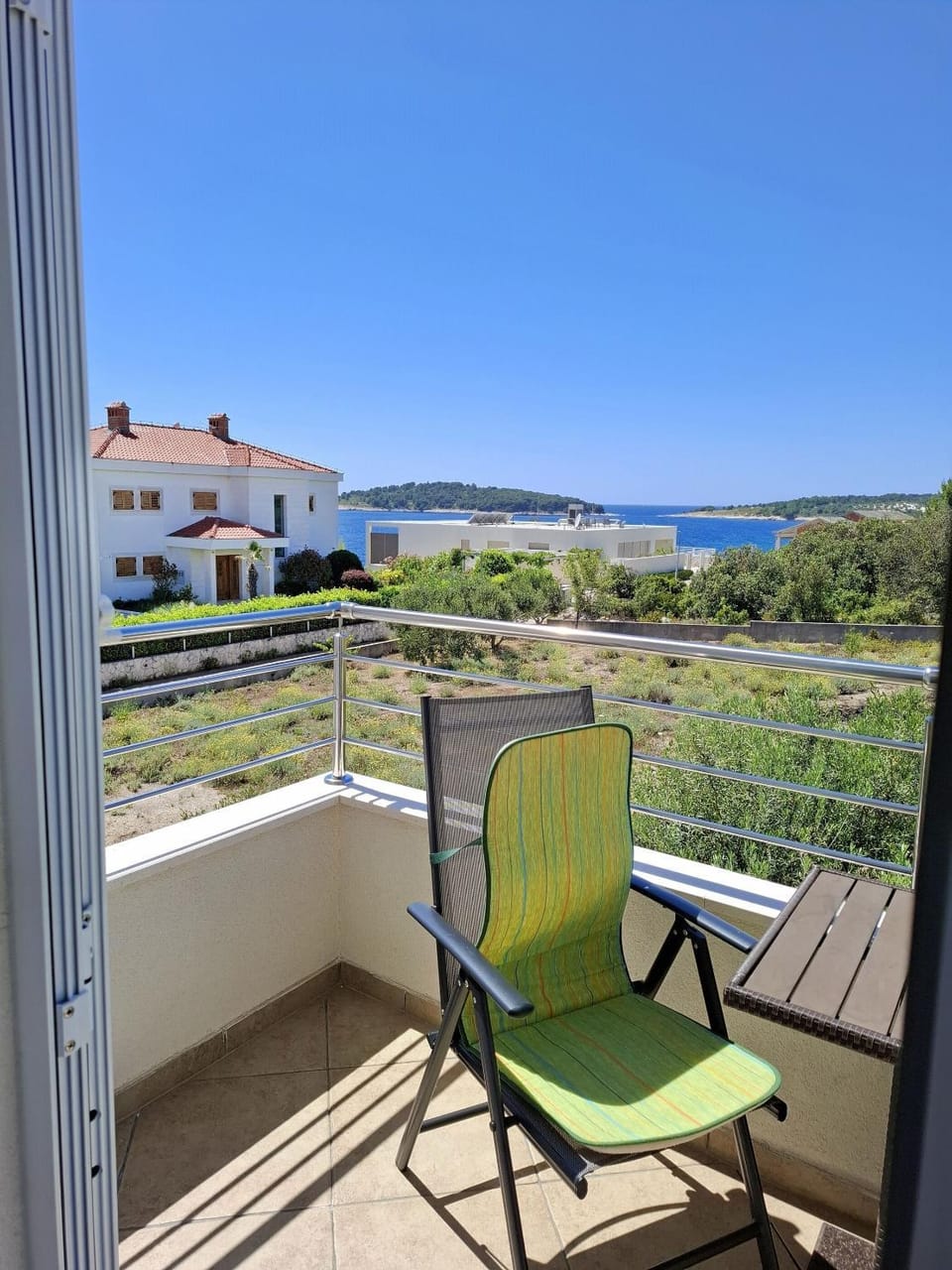 Property building, Day, View (from property/room), Balcony/Terrace, Seating area, Sea view, sunbed