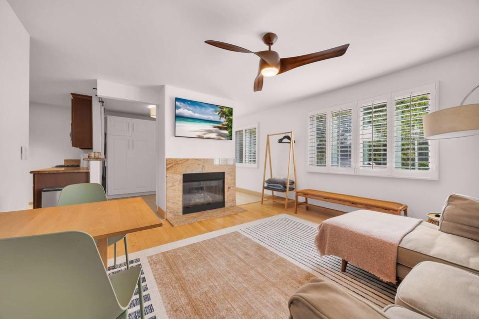 Walk to Beach and Restaurants Apartment in Ocean Beach