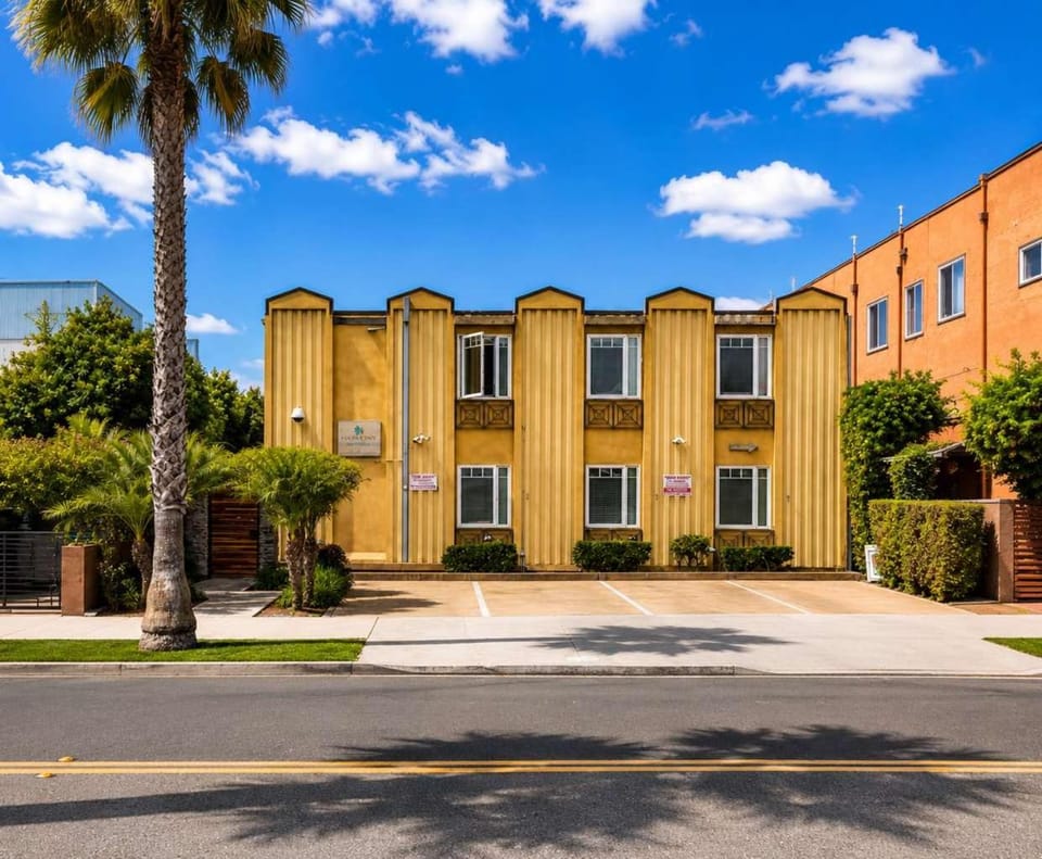 Walk to Beach and Restaurants Apartment in Ocean Beach