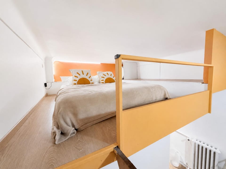 Bed, Photo of the whole room, Bedroom
