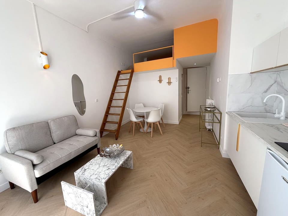 Living room, Seating area