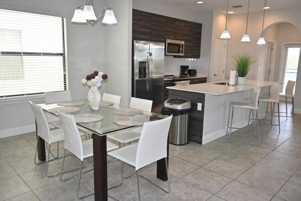 Lakeview Pool Home 4BR Near Legoland Disney House in Haines City