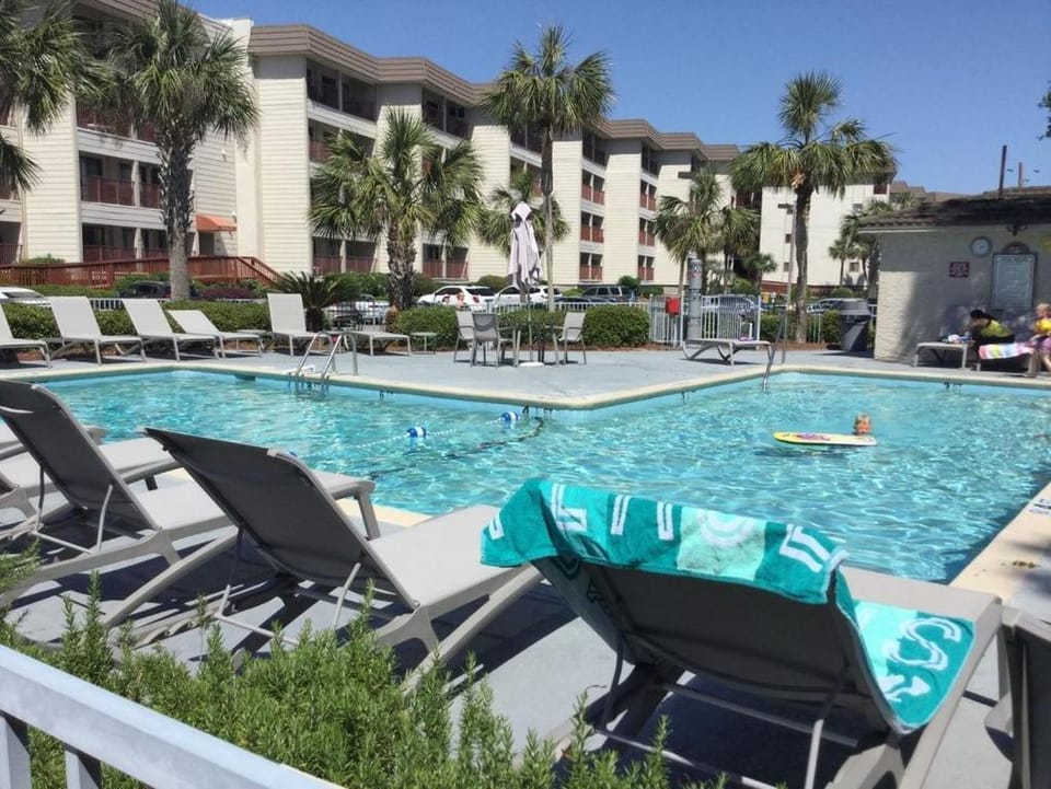 Ocean View B235-The Beach Lovers Dream! Apartment in Hilton Head Island