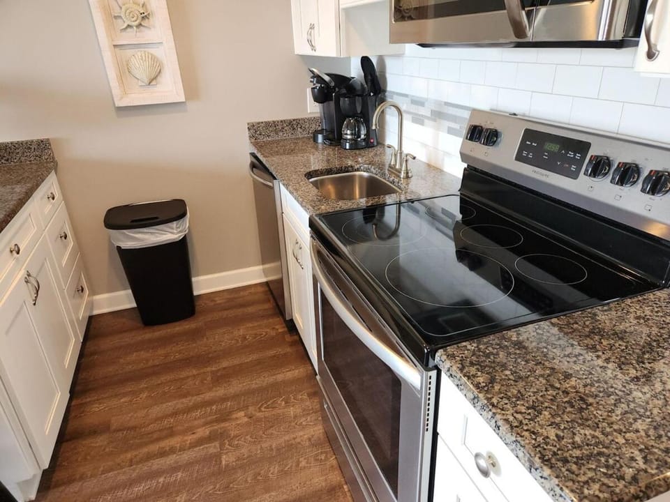 Ocean View B235-The Beach Lovers Dream! Apartment in Hilton Head Island