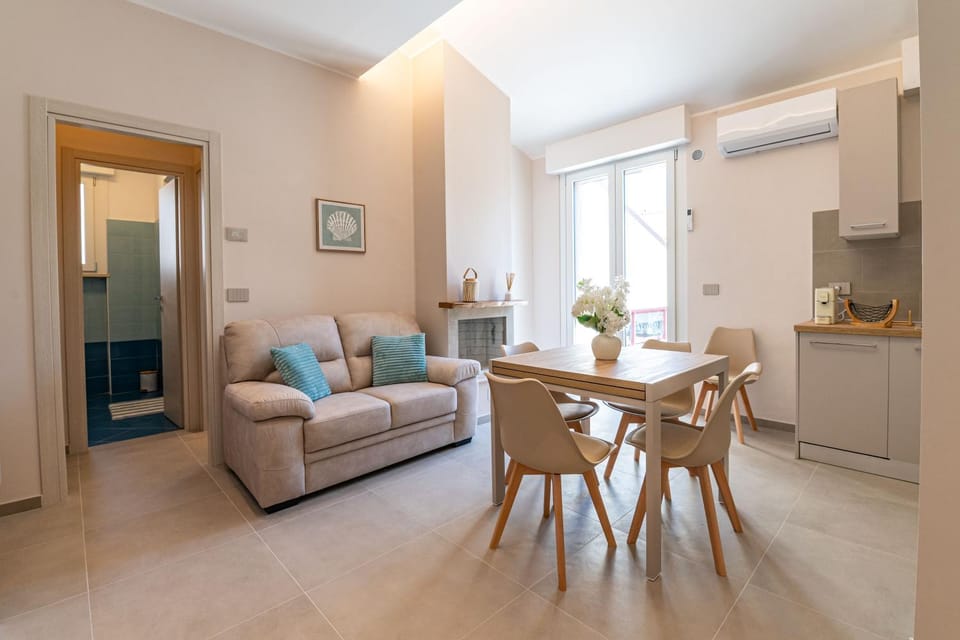 Living room, Dining area, air conditioner