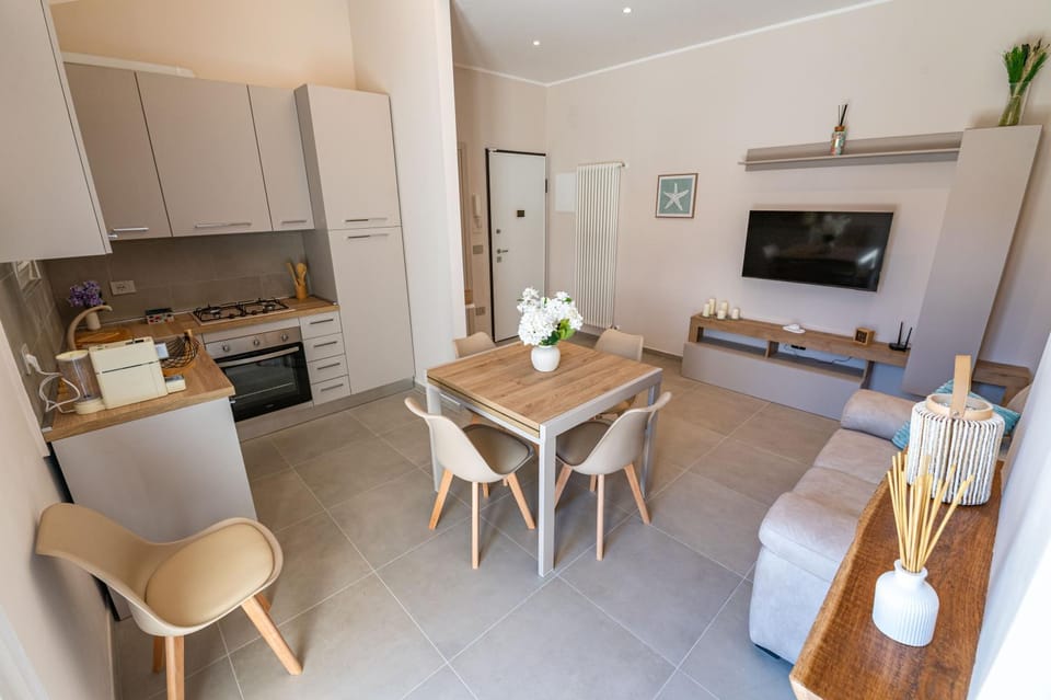 TV and multimedia, Kitchen or kitchenette, Living room, Seating area, Dining area, oven, pet friendly, stove