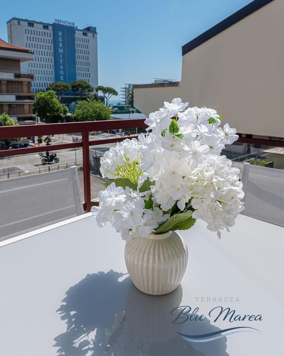 Property building, Day, View (from property/room), Balcony/Terrace