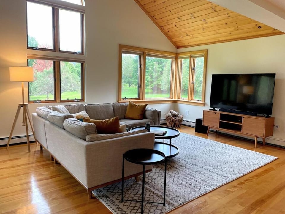 Beautiful Family Home Central to Mad River Valley House in Waitsfield