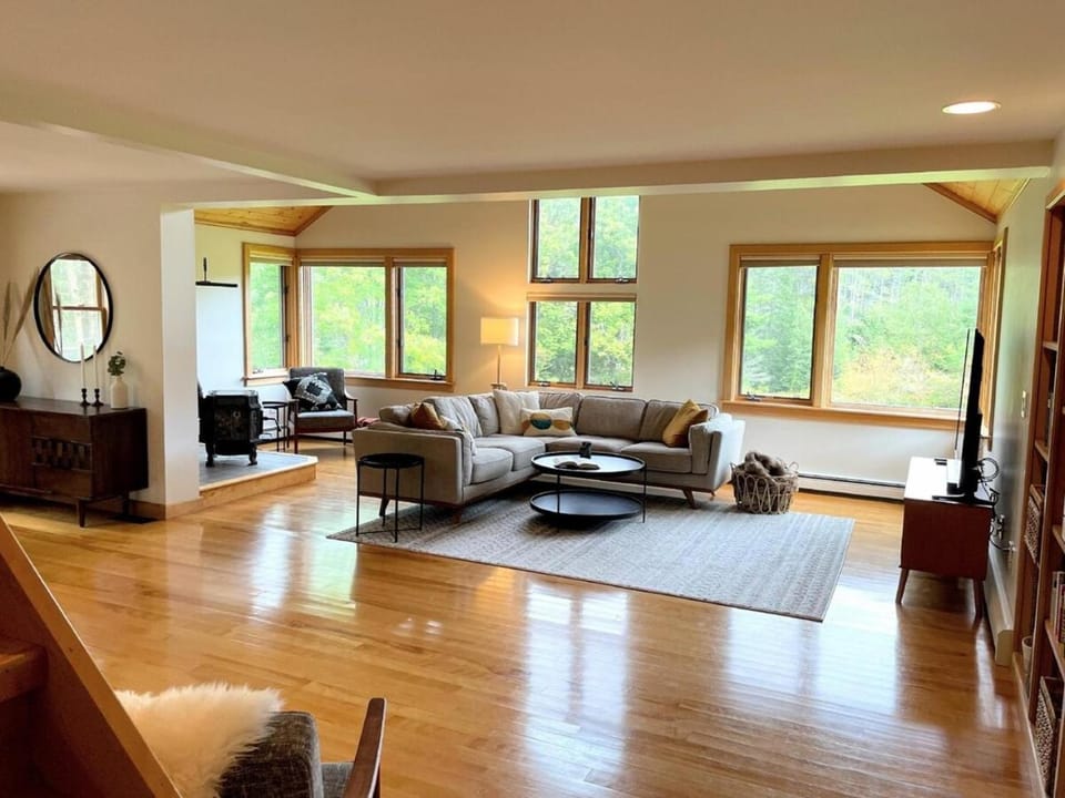 Beautiful Family Home Central to Mad River Valley House in Waitsfield