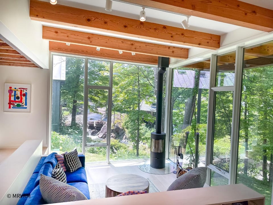 Stunning Modern Retreat Overlooking The Mad River House in Warren